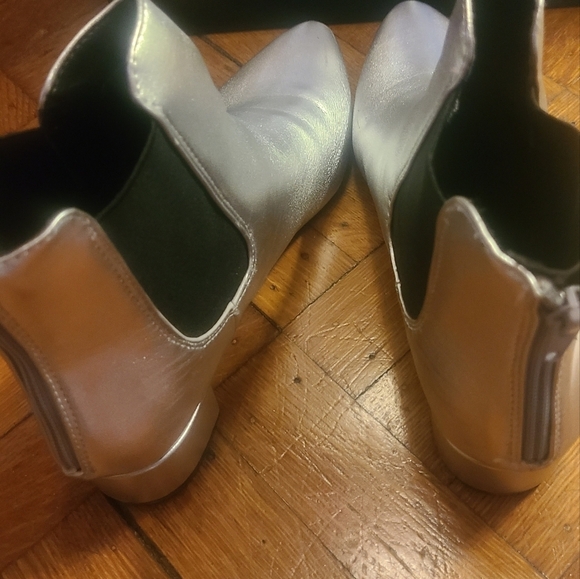 NWOT GORGEOUS UNION BAY SILVER BOOTS 7.5 - Picture 9 of 14